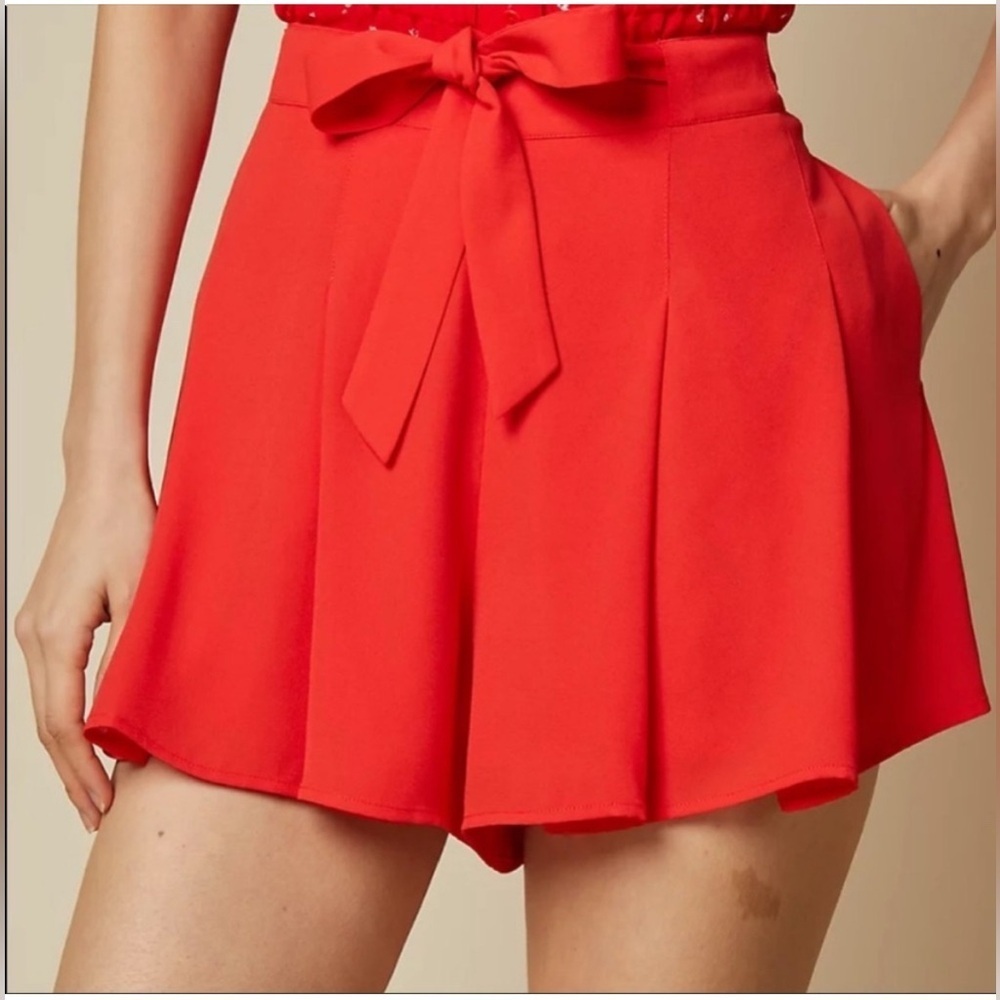 Aritzia Sunday Best Westley Flowy Shorts in Scarlet Red (Size 2) - Picture 4 of 13